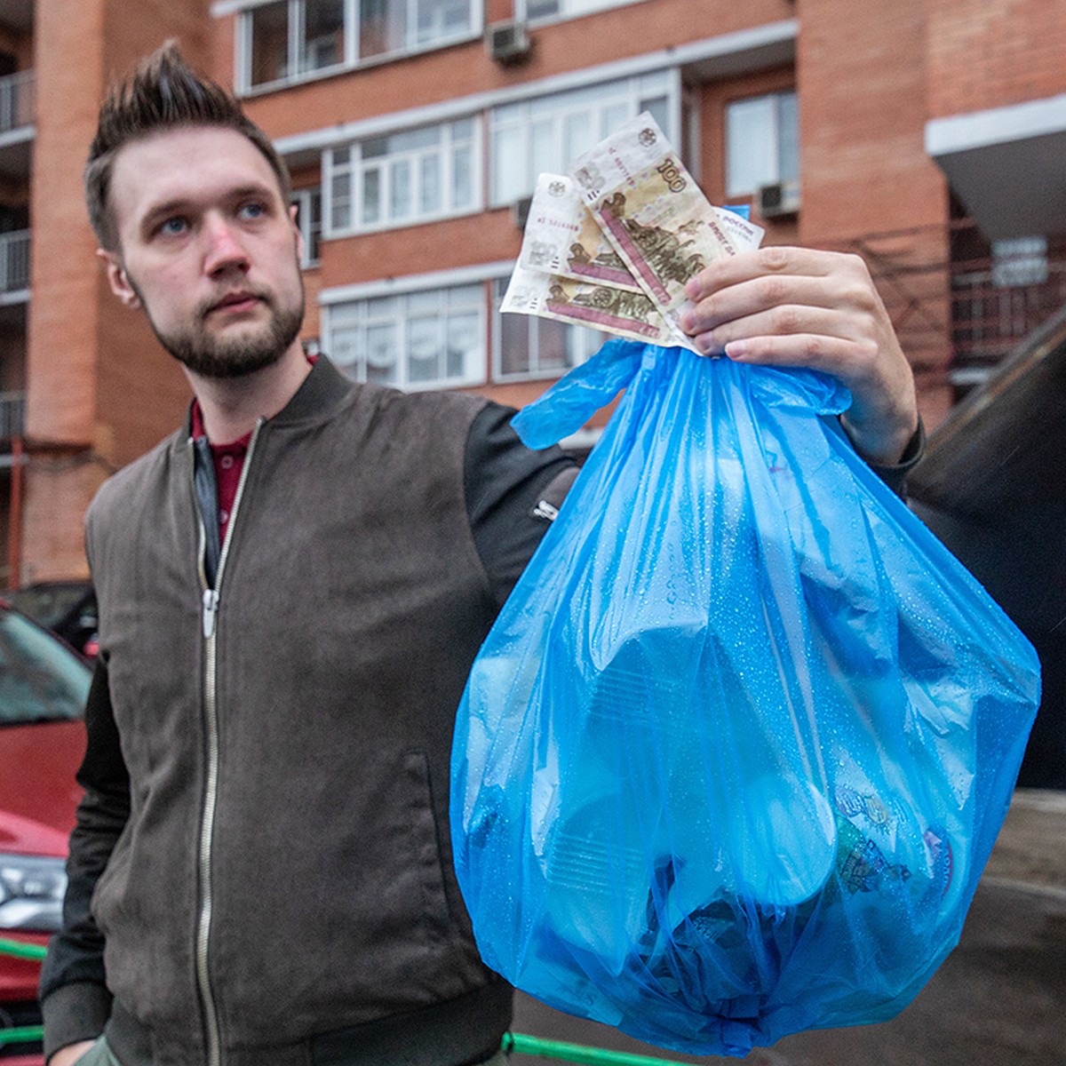 Деньги из мусора: В Москве появились курьеры, которые зарабатывают на ваших  отходах - KP.RU