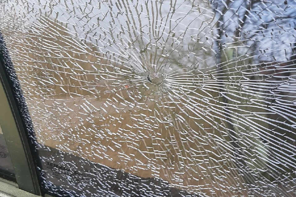 В Торжке неизвестные обстреляли машину местной жительницы Фото: vk.com/pozor_torzhok