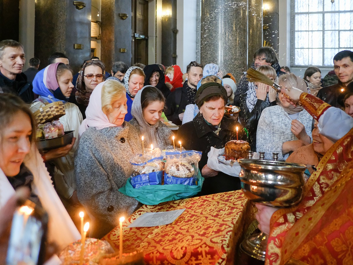 Освящение куличей и пасхальных яиц началось в храмах Петербурга - KP.RU