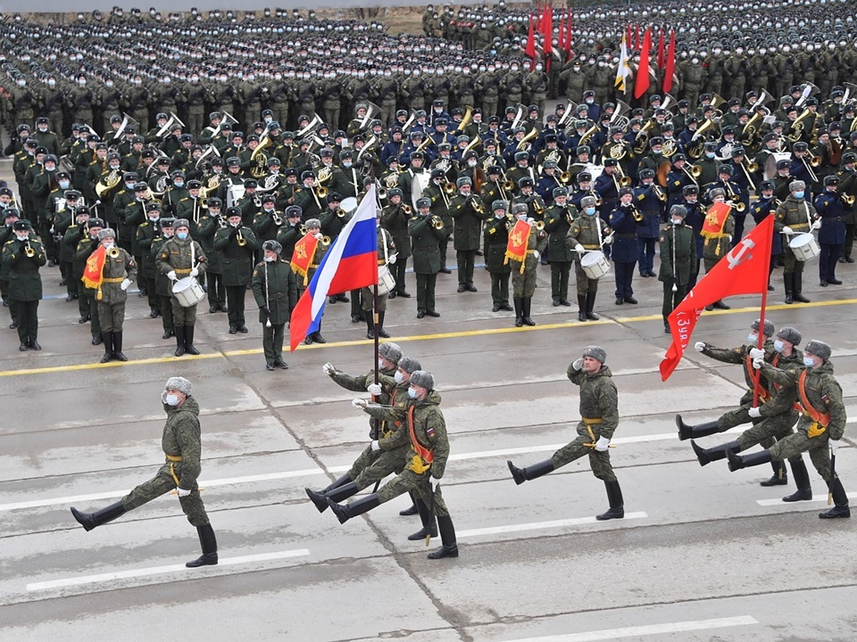 Прямая трансляция Парада Победы в Ростове-на-Дону 9 мая 2021: масштабное  шествие и выступление летчиков - KP.RU