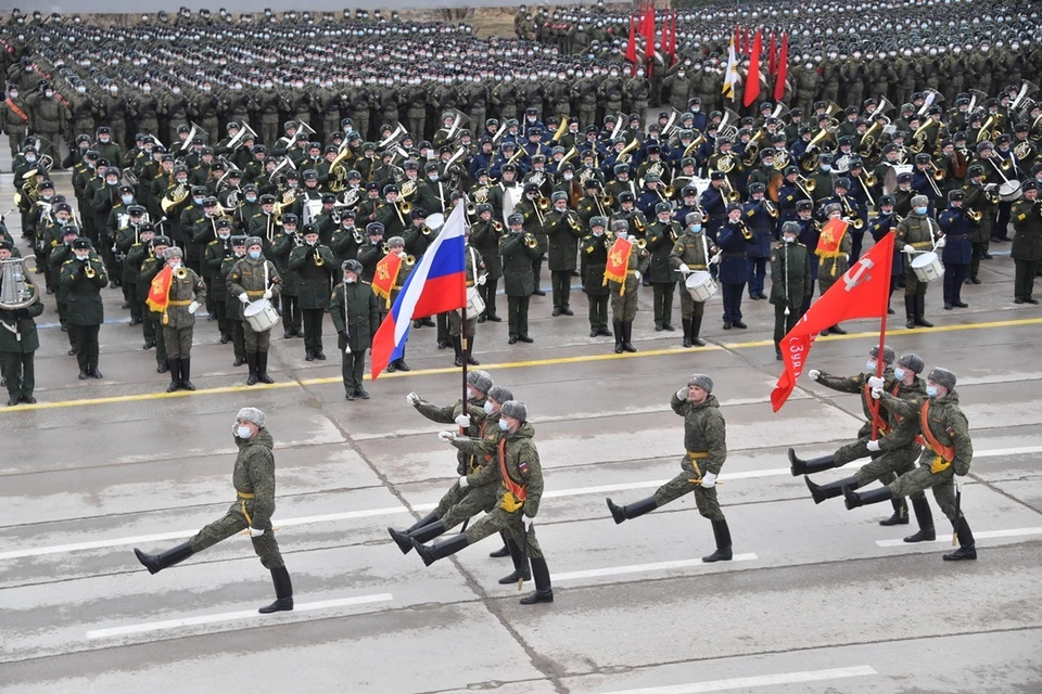 В строю пройдут более трех тысяч человек.