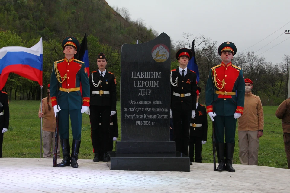Памятный монумент Павшим героям ДНР планирвали открыть еще в прошлом году