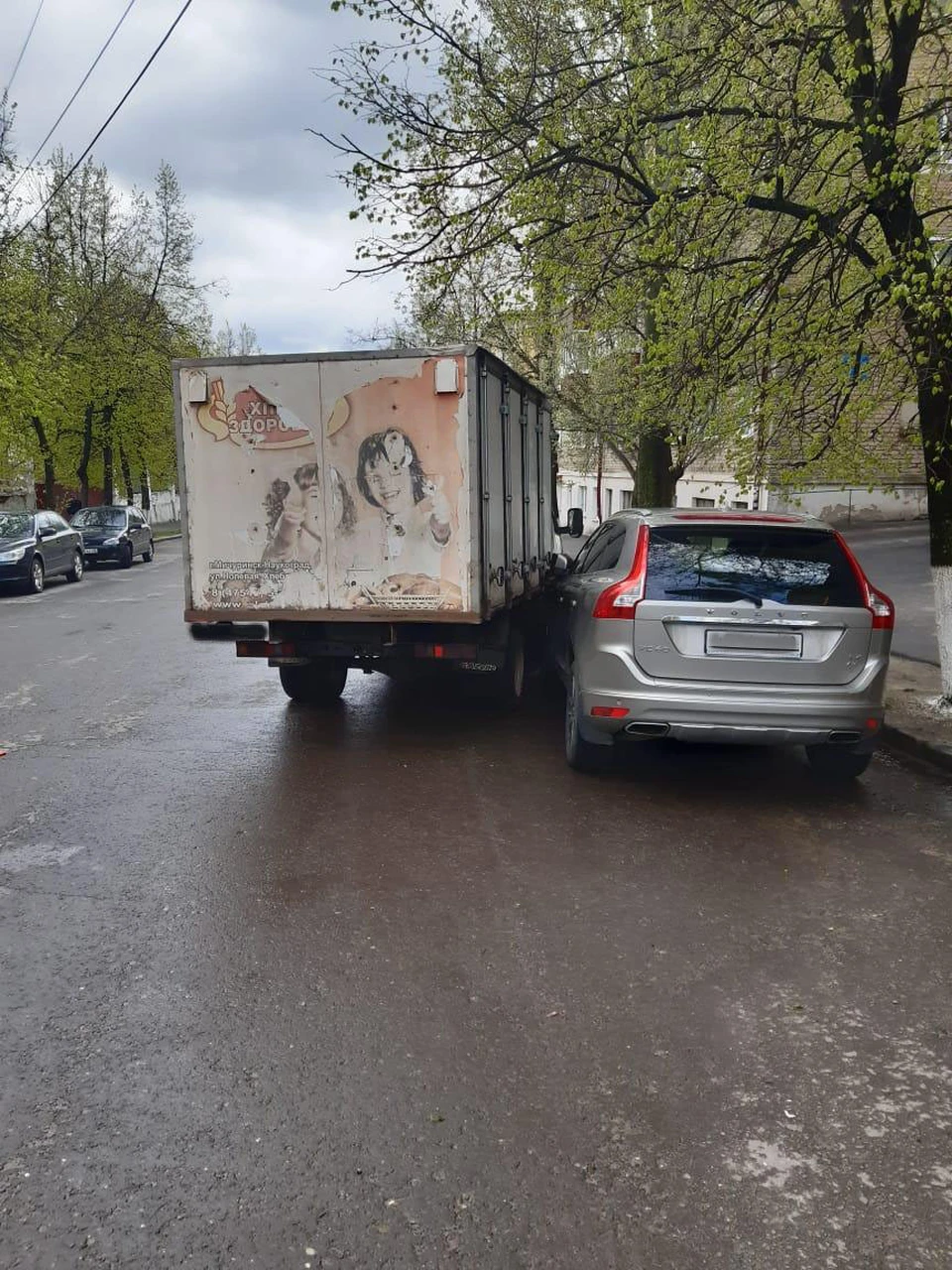 Водитель фургона погиб до приезда медиков