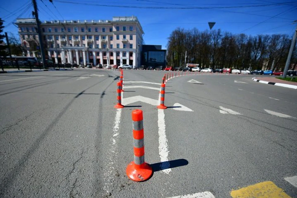 На площади Волкова в Ярославле вновь выставили столбики безопасности