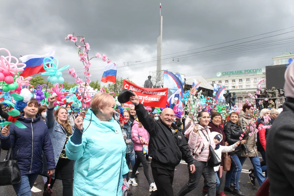В центре Донецка прошла демонстрация в честь Дня Республики