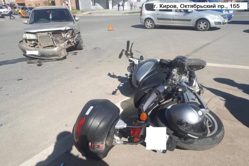 В Кирове водитель иномарки наехал на мотоциклиста, который ехал по главной дороге. Фото: vk.com/gibdd43