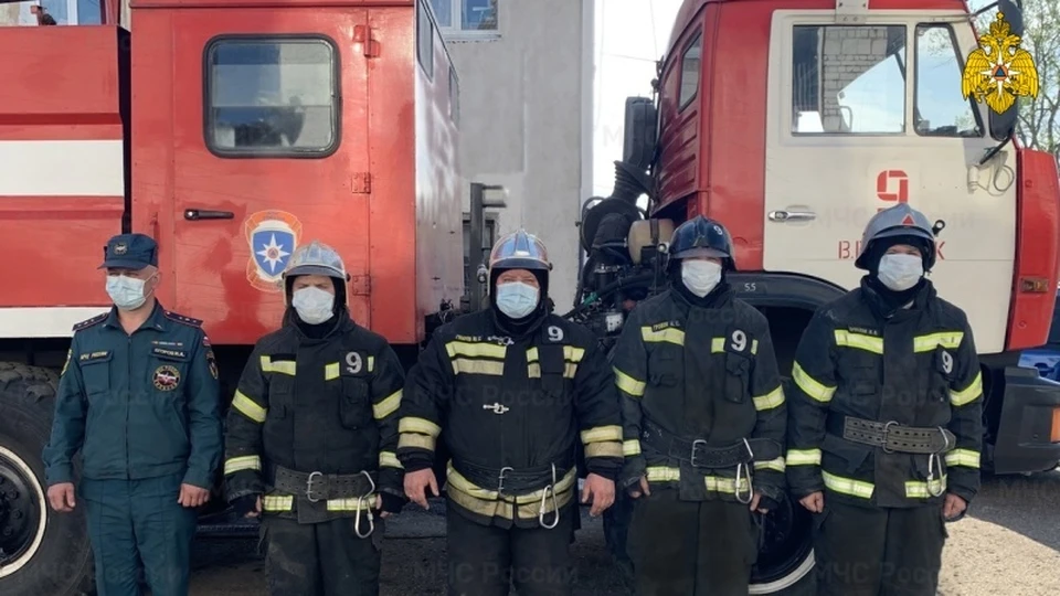 Пожарные спасли из горящей квартиры двух человек Фото: ГУ МЧС России по Тверской области