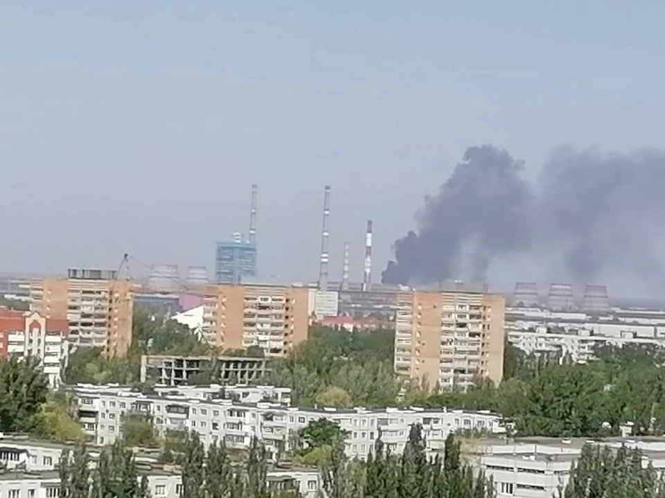 Черный столб дыма встревожил очевидцев. Фото: соцсети