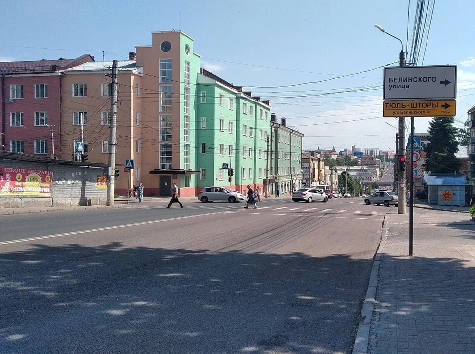 Дорожники уже сняли старое покрытие и начали менять бордюры