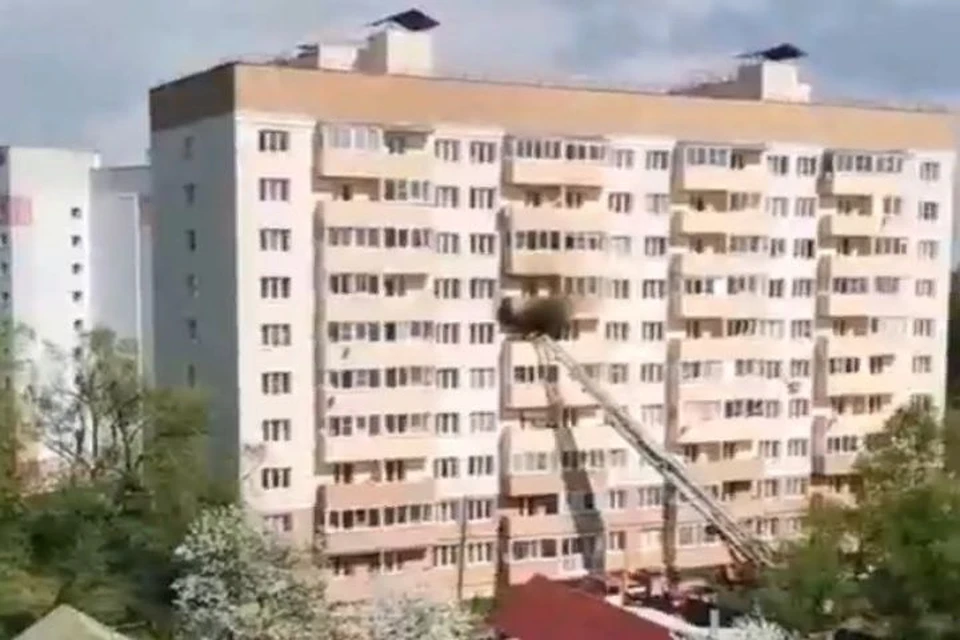 Очевидцы снимают пожар на улице Бабича. Фото: группа "Ярославль Live"