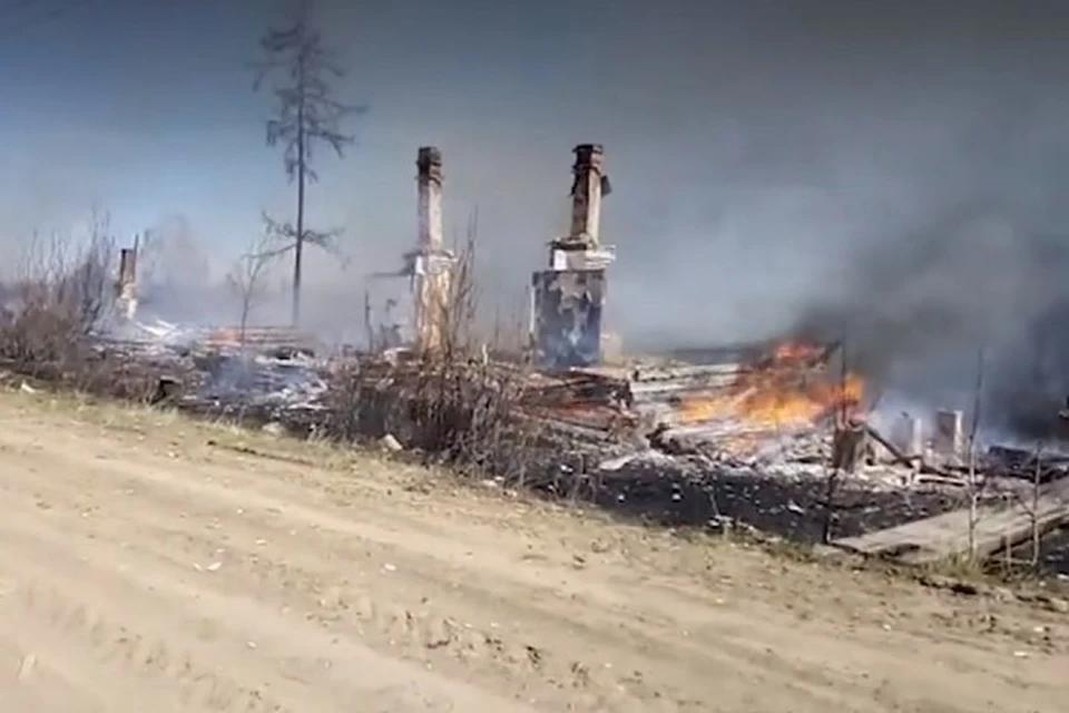 Огонь остановлен: в поселке Дальний Иркутской области сгорело 28 домов. Фото: предоставлено КП.