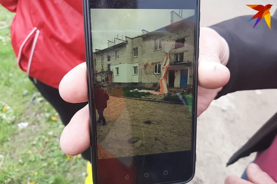 В первые минуты после крушения очевидцы сделали фото и видео с места трагедии.
