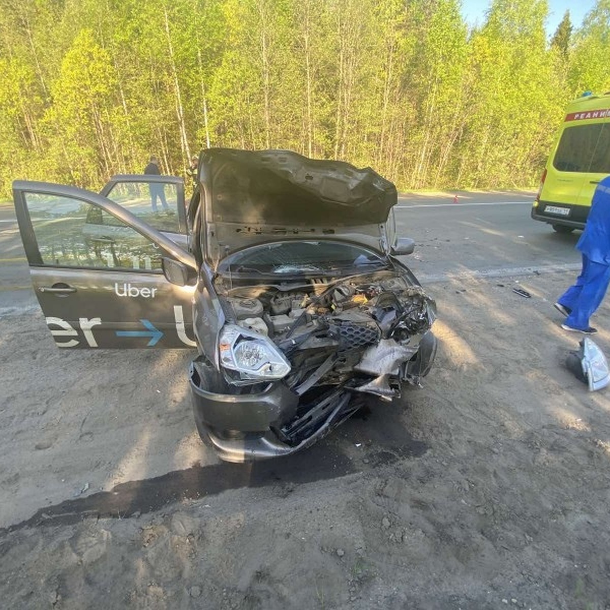 Опубликовано видео смертельной аварии с легковушкой и такси в Сыктывкаре -  KP.RU