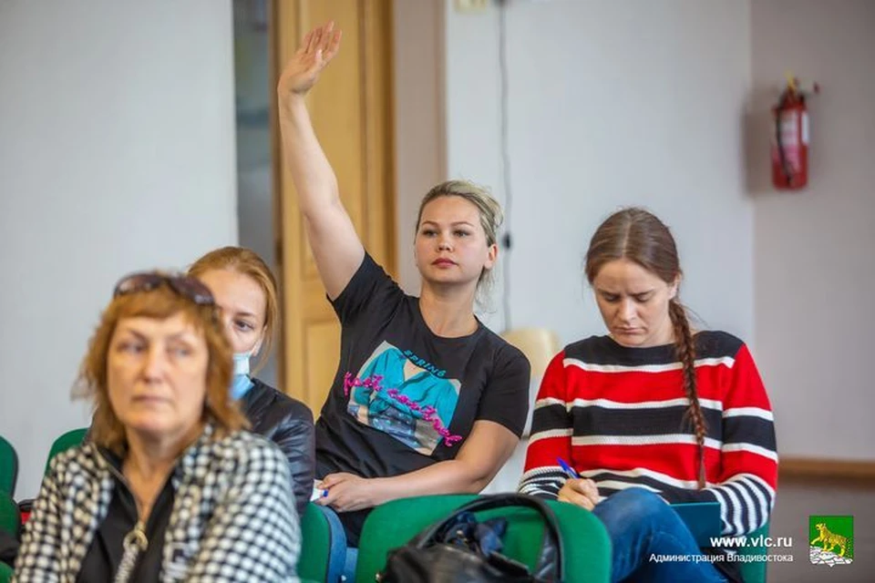 Присутствующие смогли задать свои вопросы кураторам. Фото: Анастасия Котлярова/Администрация Владивостока.