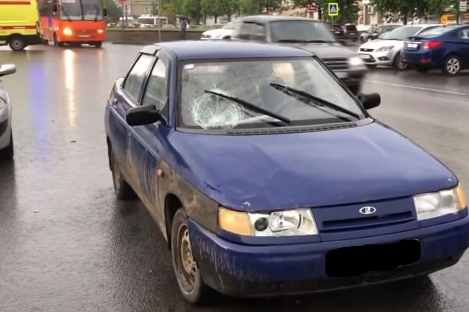 Основной удар пришелся на лобовое стекло. Фото: vk.com/kirovmp