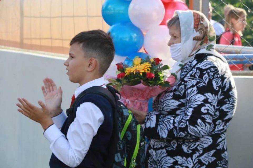 Пенсионеры не смогут посмотреть на своих внуков на выпускных.