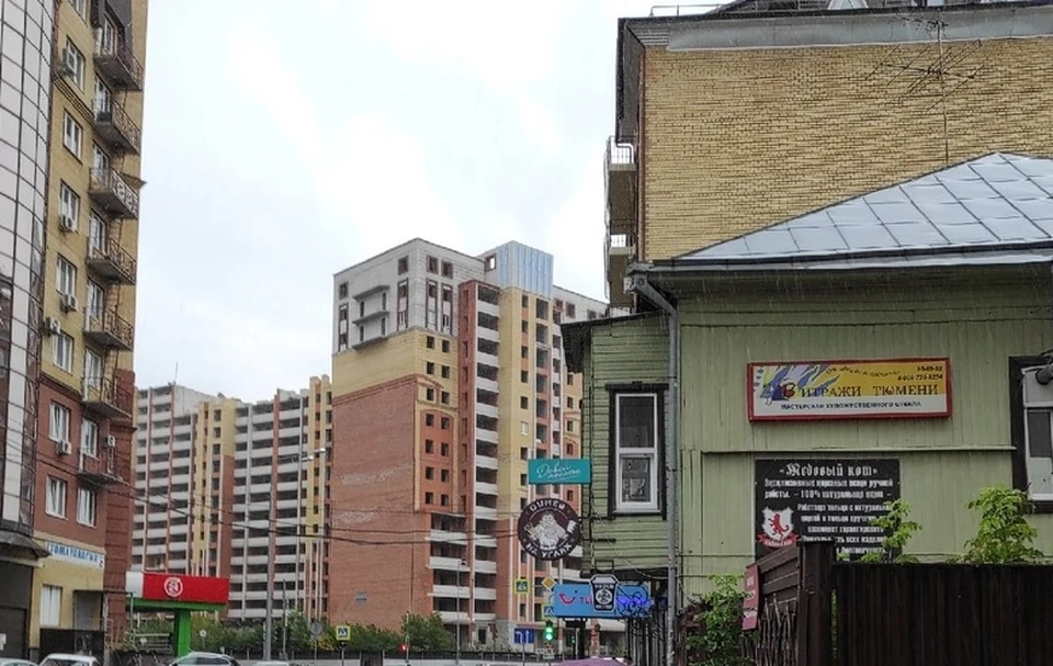 В центре Тюмени сносят долгострой.