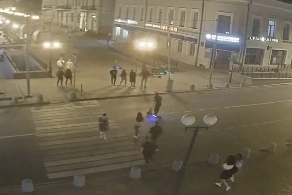Падение произошло на пересечении улиц Чернышевского и Баумана.