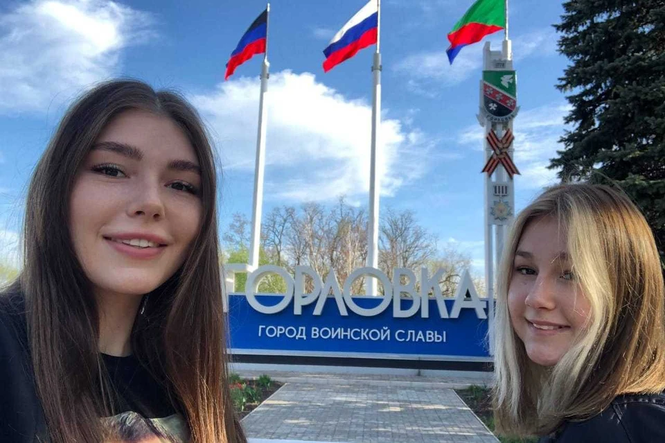 В этот раз Марьяна (на фото слева) впервые приехала в ДНР вместе с сестрой. Фото: Личный архив Марьяны Наумовой