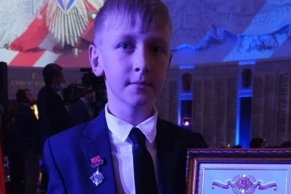 Донского школьника наградили в Москве за спасение из огня своей сестры. Фото: ГУ МЧС по РО