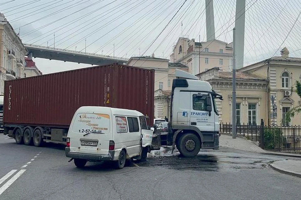 На месте ЧП работали пожарные.
