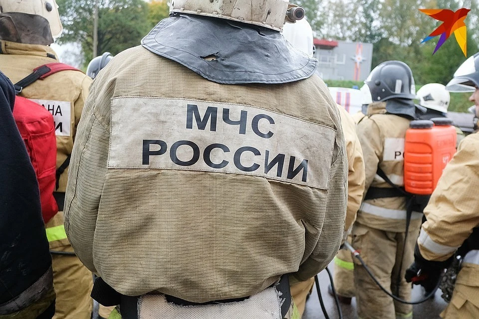 Спасатели поднялись на седьмой этаж и открыли дверь