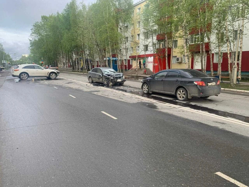 В Нижневартовске от столкновения трех автомобилей пострадала пассажирка Фото: ГИБДД России