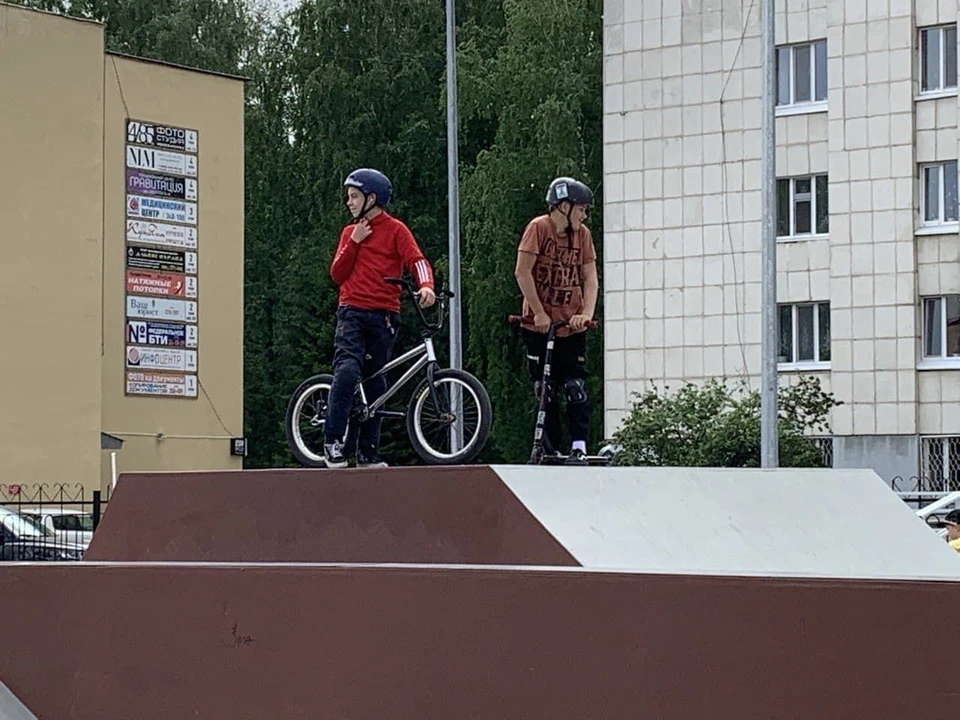 Юные скейтбордисты выступили перед Александром Моором в Тобольске.