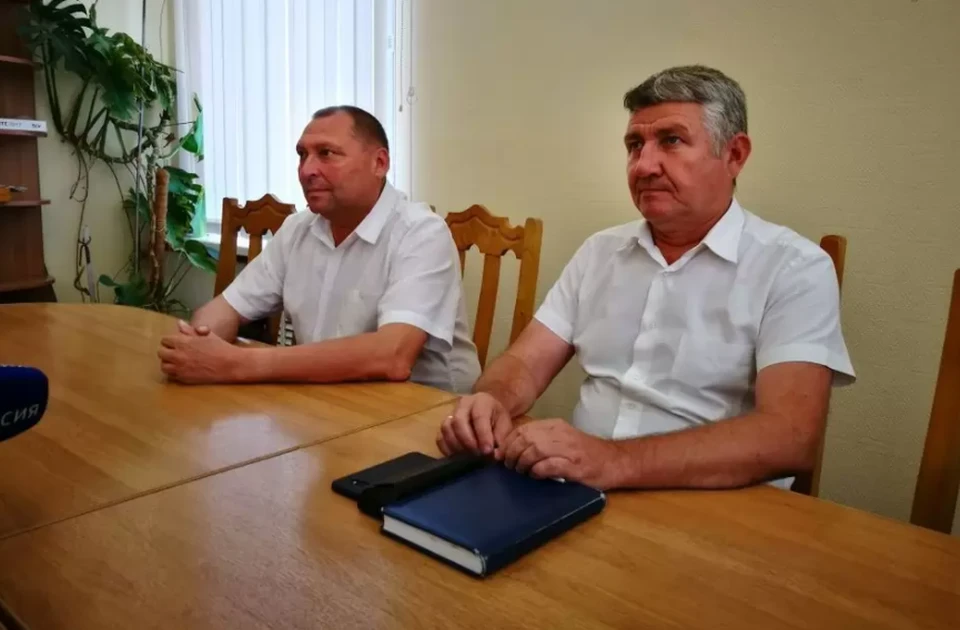 В служебном подлоге могут подозревать Николая Москаленко (справа)