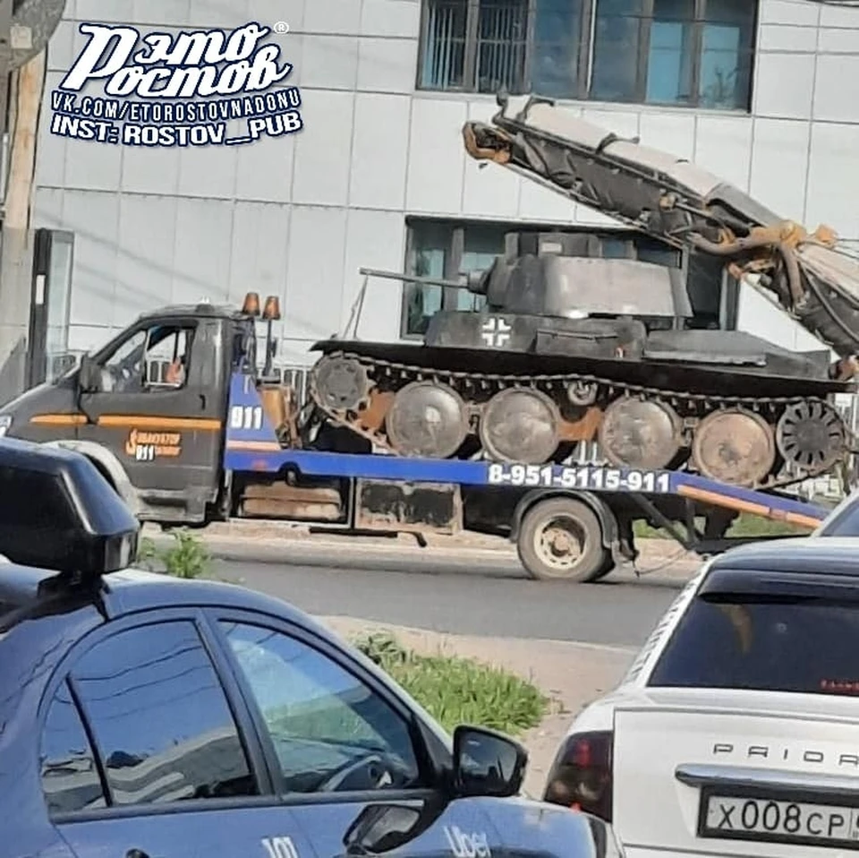 Эвакуатор увез танк в неизвестном направлении. Фото: паблик "Типичный Ростов"