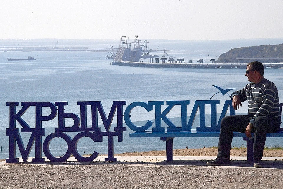 Крымский мост через Керченский пролив открыли 15 мая 2018 года