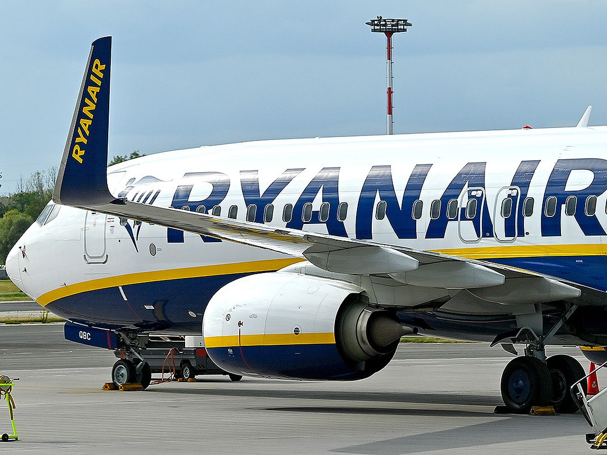 Рейс Ryanair снова посадили из-за сообщения о бомбе на борту - KP.RU