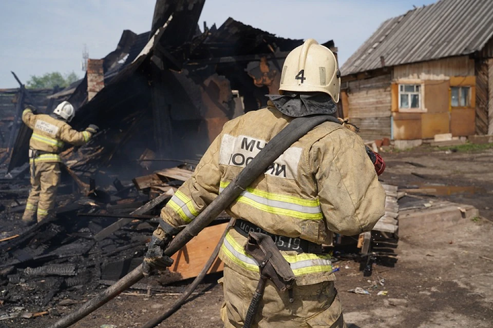 Пожарные спасли из здания вспыхнувшей от огня букмекерской конторы двоих мужчин и женщину. Сейчас они в больнице с ожогами. Причины пожара на Мюнниха, 19а устанавливаются.