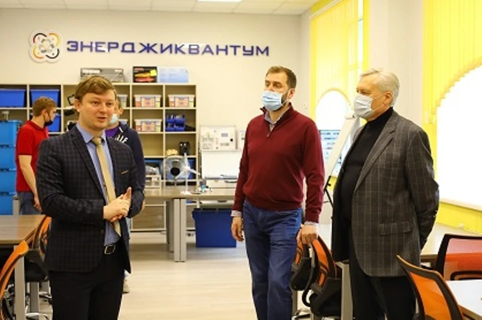 Александр Ведерников: необходимо развивать информационную среду в школах.
