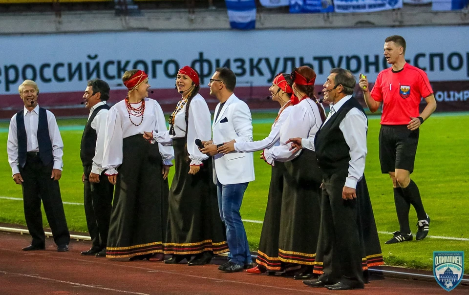 Пение ансамбля "Жаворонки" закончилось для владимирского "Торпедо" крупным штрафом.Фото ФК "Олимпиец".
