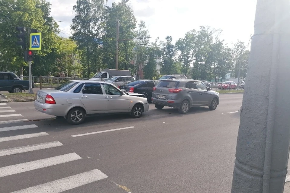 В Брянске на проспекте Московский столкнулись две легковушки. Фото: "Типичный Брянск", vk.com.