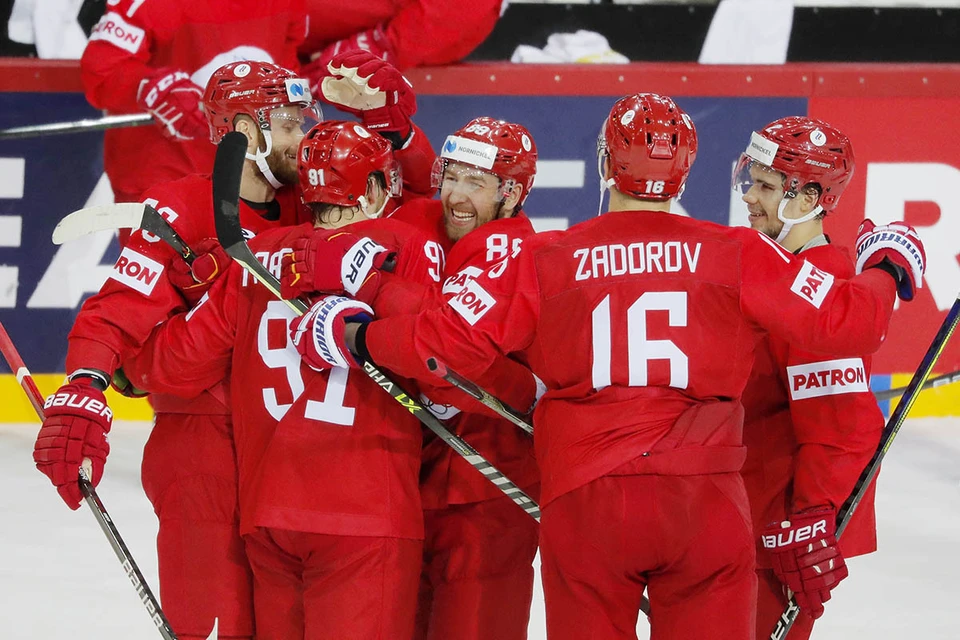 Сборная России, одержав 6 побед в 7 матчах (проиграли только словакам 1:3), вышла в следующий раунд с первого места в группе и попала в ¼ финала на сборную Канады, которая заняла 4-е место в другой группе.