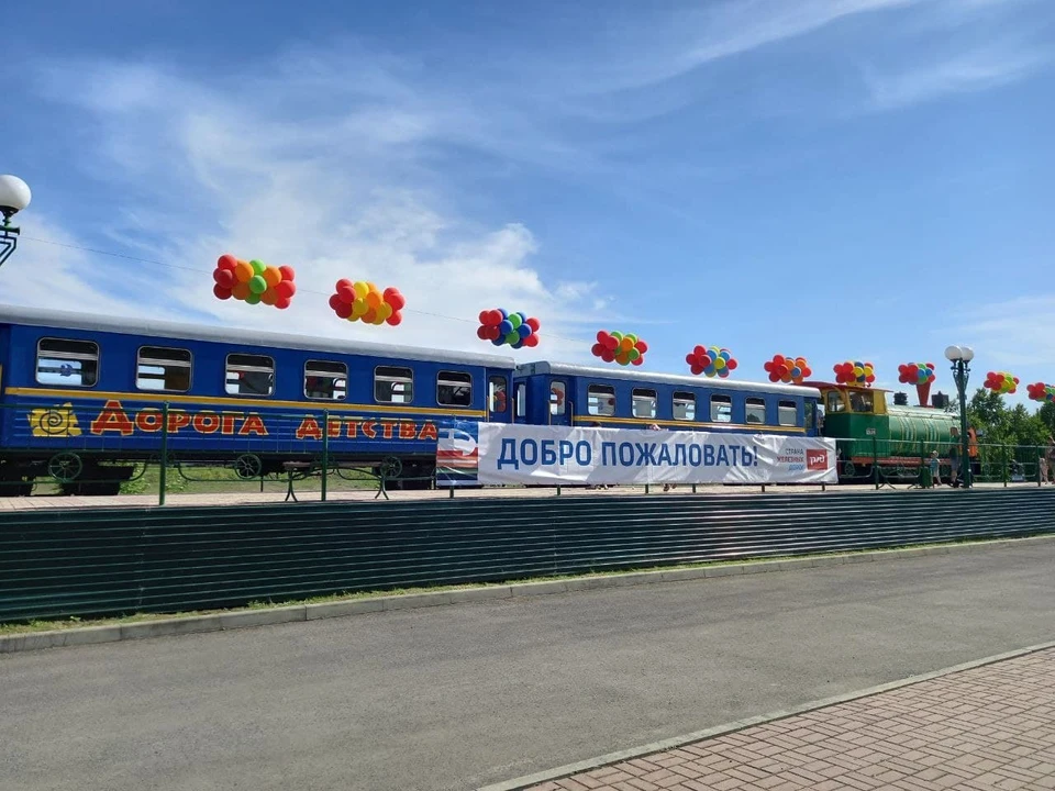 Прокатиться в маленьком, но настоящем поезде можно пять дней в неделю – со среды по воскресенье.