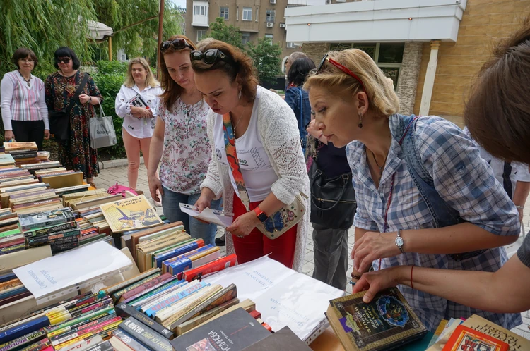 «Значит нужные книги ты в детстве читал!»: В Донецке состоялась четвертая ярмарка «Книгодар»