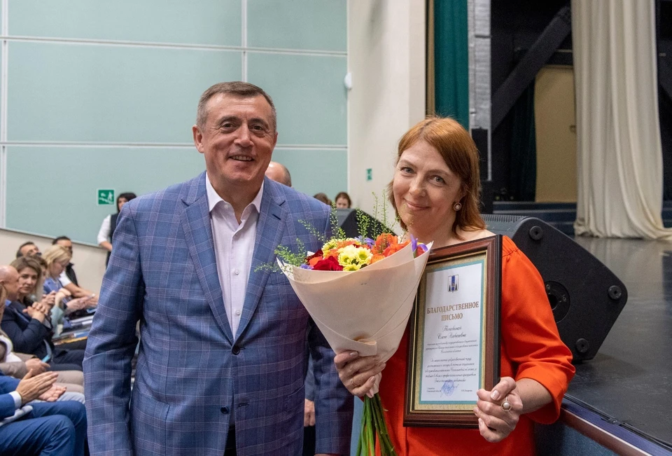 Валерий Лимаренко поздравил долинских социальных работников