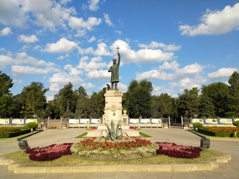 Кому президент Санду дает молдавское гражданство. Фото:соцсети