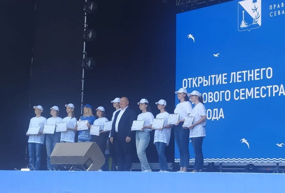 В Севастополе созданы губернаторские школьные трудовые отряды