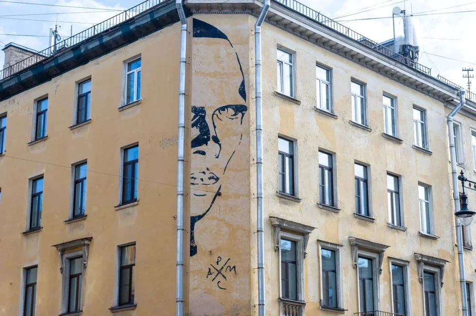В Петербурге состоялось очередное заседание по вопросу уничтожения граффити с Даниилом Хармсом.