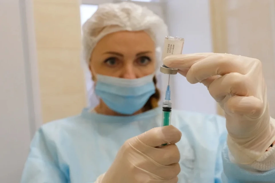 В Петербурге есть случаи осложнений после вакцинации от коронавируса, но они крайне редки.