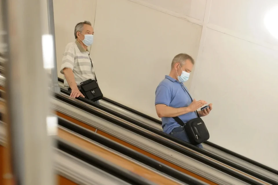 В Комздраве Петербурга назвали причину роста заболеваемости коронавирусом в городе.