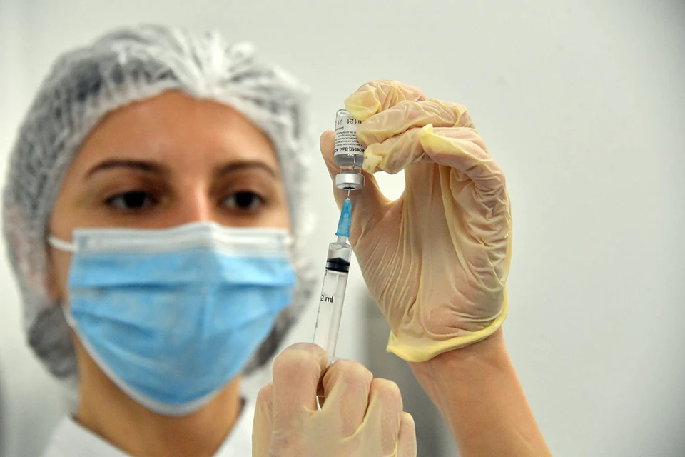 Основной и самый эффективный способ защиты от ковида — вакцинация, подчеркивают ученые и врачи.