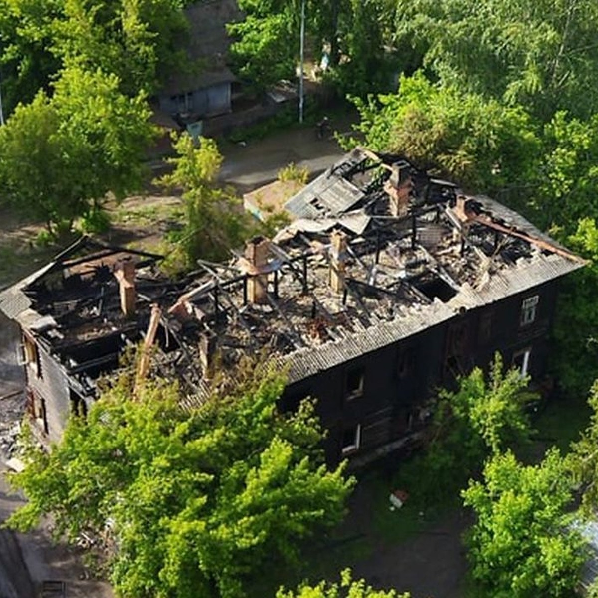 Видео пожара в двухэтажном доме на улице Обской появилось в соцсетях - KP.RU