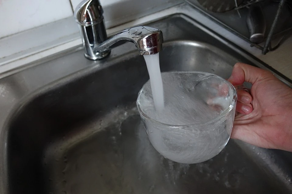 Жители поселка больше суток сидели без воды