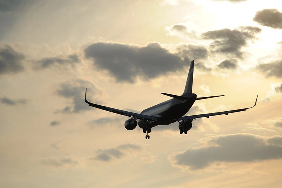 Видео поломки шасси Боинга-787 в аэропорту Лондона попало в сеть