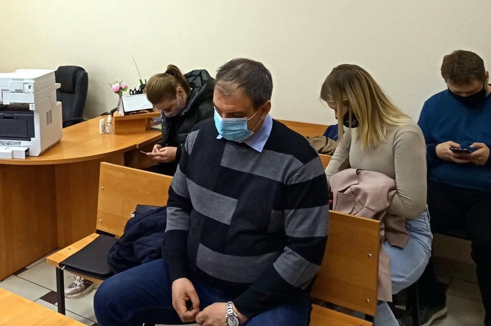 Следствие считает, что Бурцев за свои услуги требовал полмиллиона рублей, но получил только половину